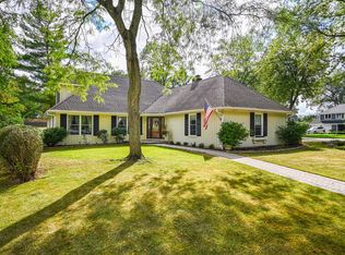 26W055 Cree Ln, Wheaton, IL 60189