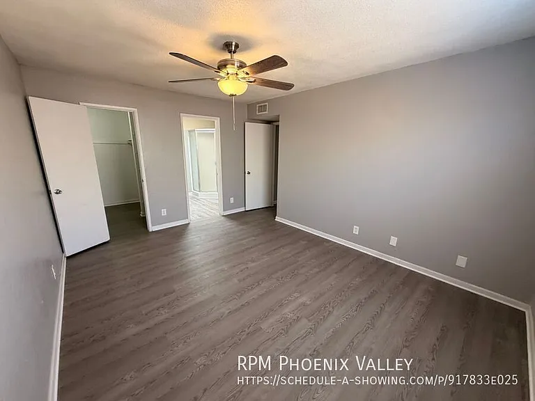 Glendale Groves — Photo 18