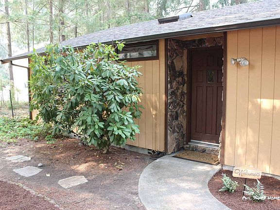 Unique rock entry