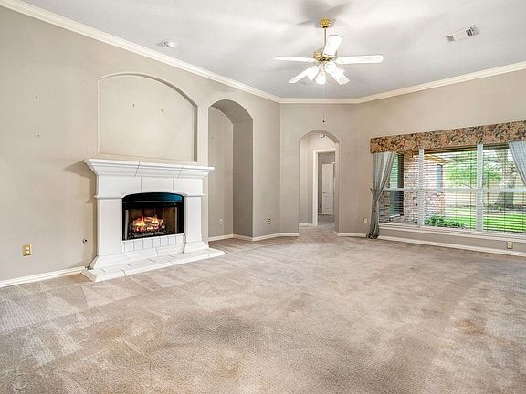 4th image of 2710 Pebble Creek Dr