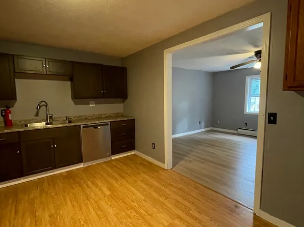 391 School St #4, Unity, ME 04988