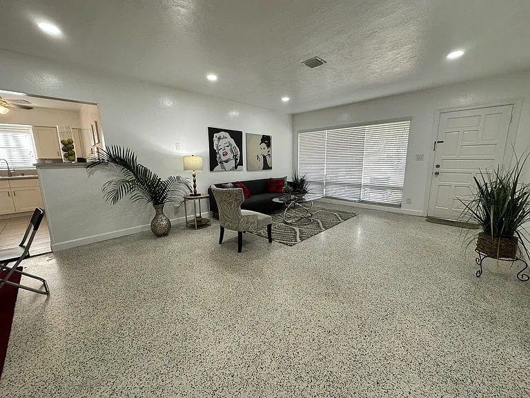 950 E Dayton Cir — Photo 6