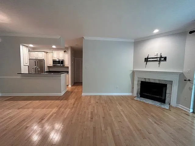 2 bed, 969 sqft, $2,600 — Photo 3