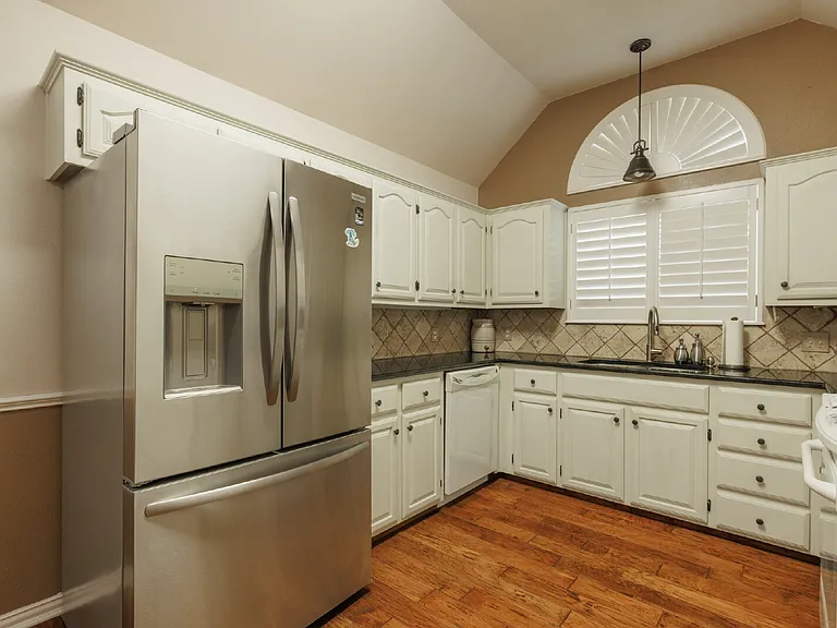 3726 Pensacola Dr — Photo 10