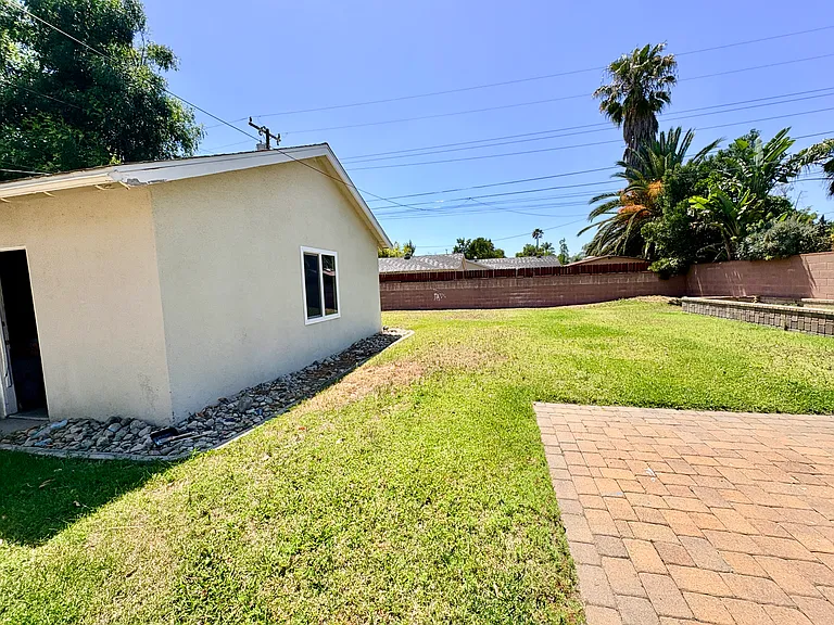 637 Geneva Ave — Photo 20