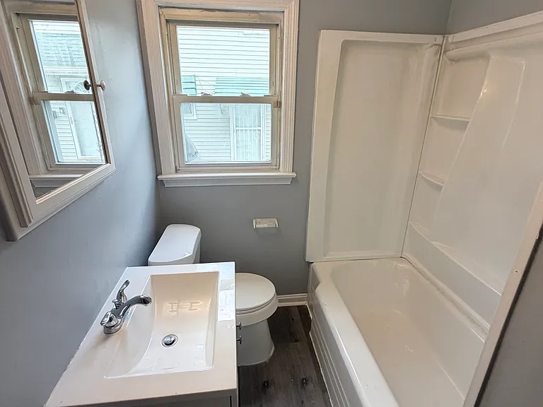 1172 Greenwood Ave — Photo 10