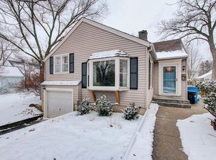 5160 N Lydell Ave, Whitefish Bay, WI 53217