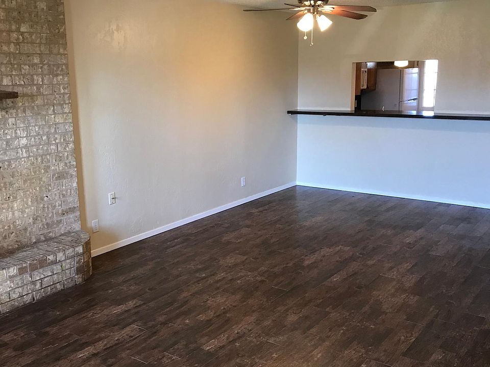 1st image of 122 Hidalgo St