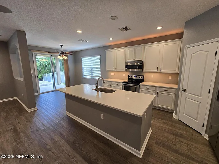 180 Thornloe Dr — Photo 10