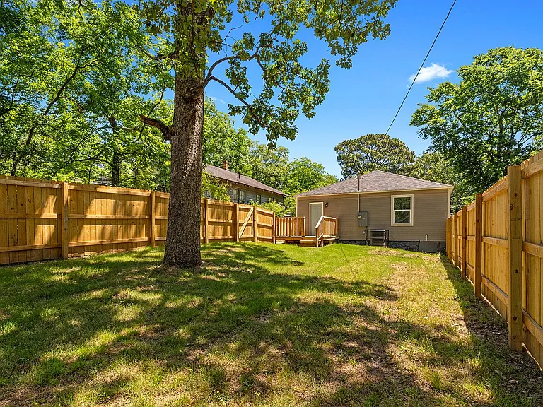 2104 S Valentine St — Photo 7