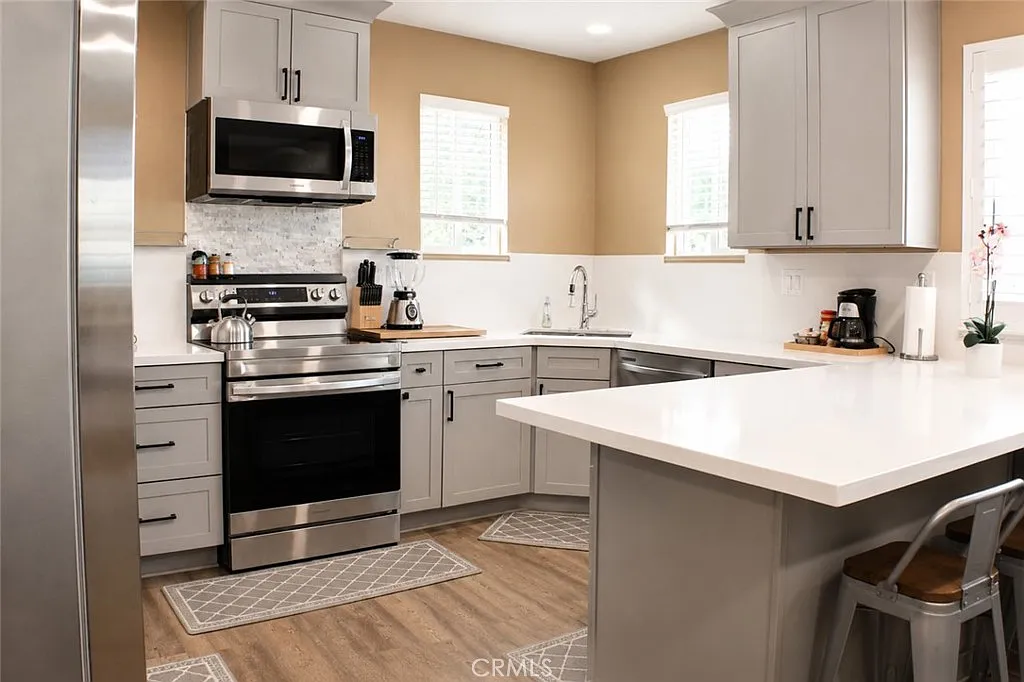 2 bed, 700 sqft, $2,800 — Photo 3
