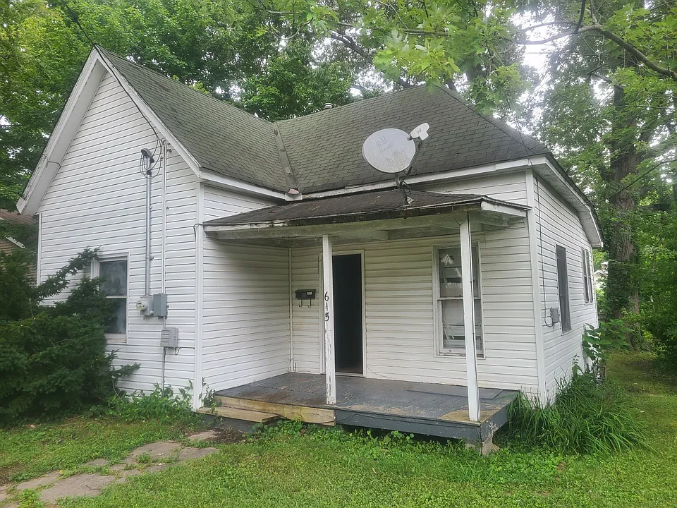 615 N Almond St