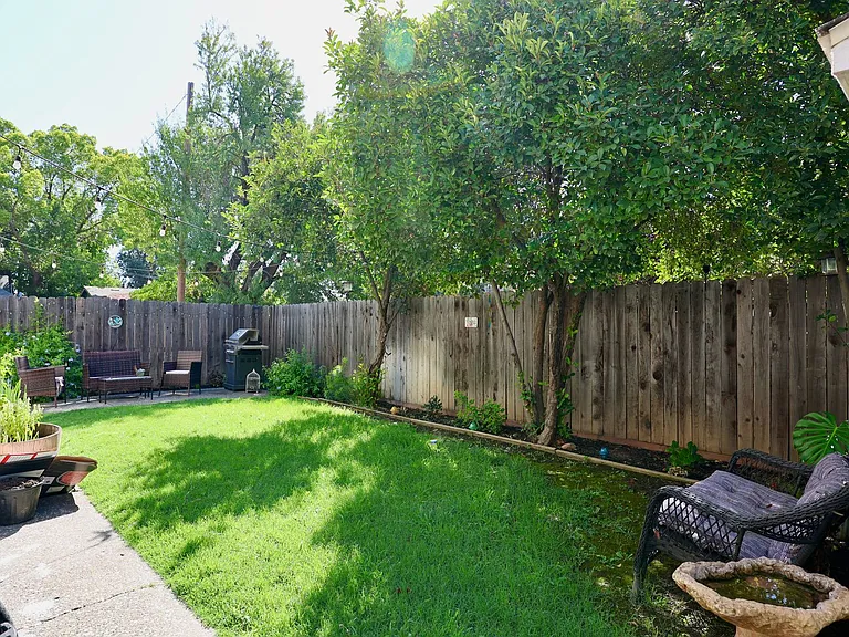 208 Grant Ave — Photo 12