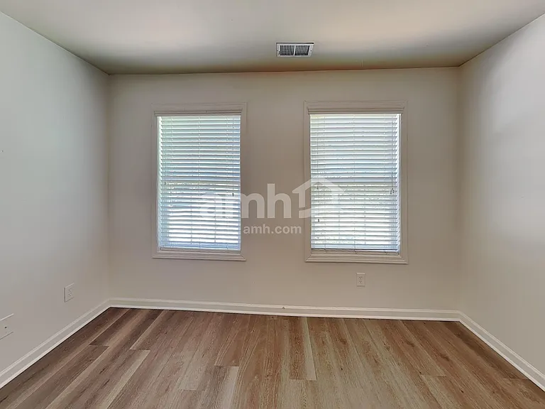 240 Shenandoah Trce — Photo 17
