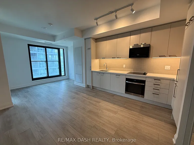 20 Soudan Ave #1208 — Photo 8