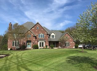4N165 Pheasant Run Dr, St Charles, IL 60175