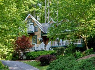 90 Birchwood Views Dr, Hendersonville, NC 28739