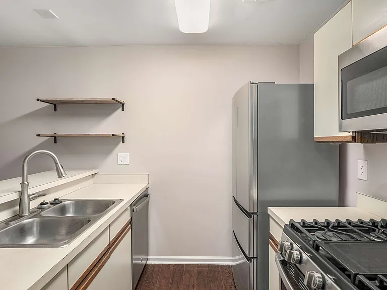 209 14th St NE #208 — Photo 12