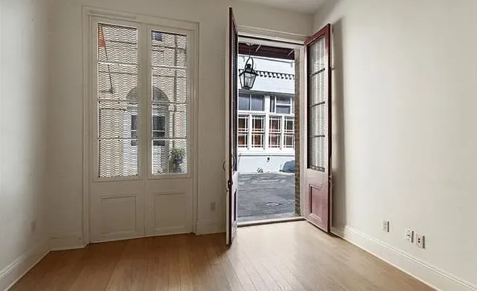 319 Exchange Pl