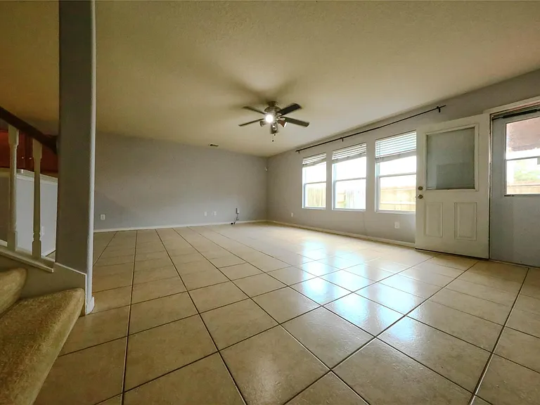 18439 Ranch View Trl — Photo 4