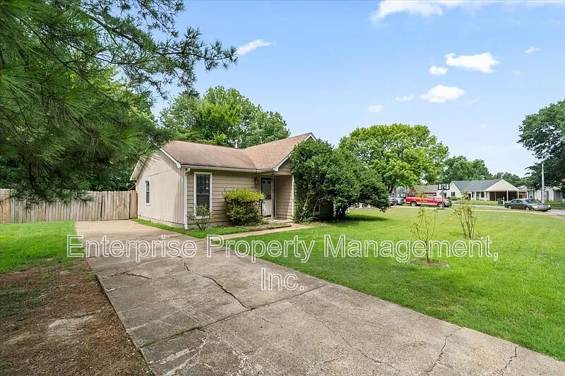 3 bed, 2.0 bath, 1068 sqft, $1,650 — Photo 4