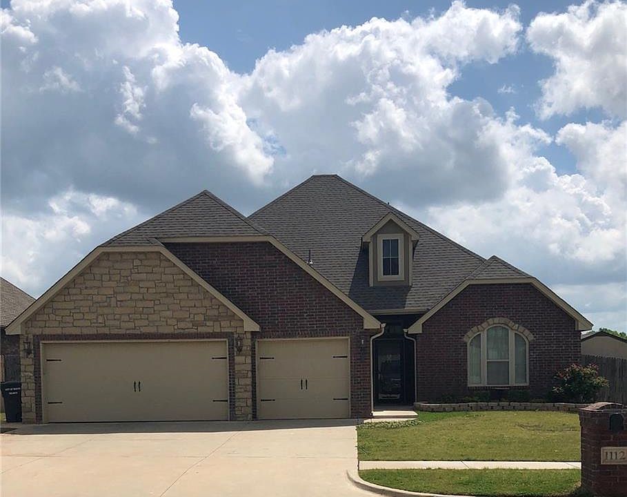 1st image of 1112 Lindsey Ln