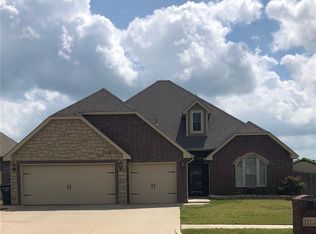 1112 Lindsey Ln, Moore, OK 73160
