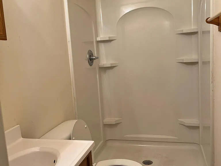 2437 Parkview Ave — Photo 10