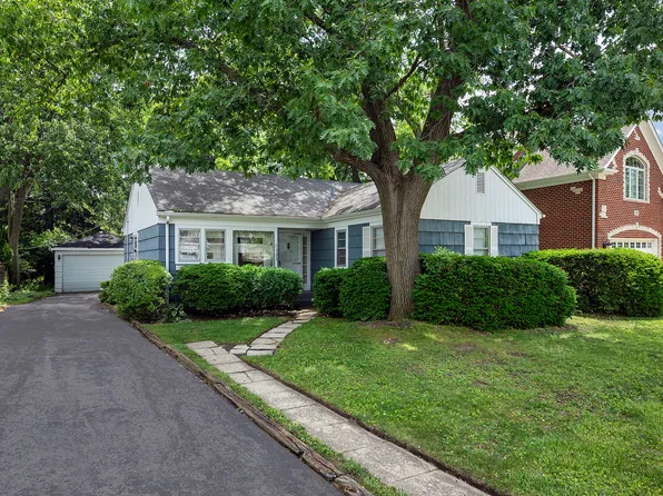 1125 Greenbriar Ln, Northbrook, IL 60062