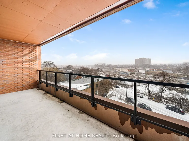 2720 Dundas St W #520 — Photo 10