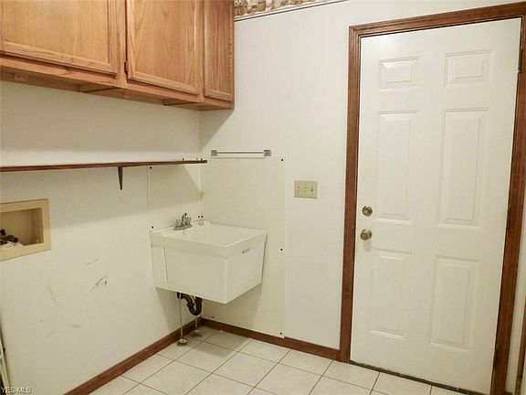 3rd image of 5910 White Oak Dr