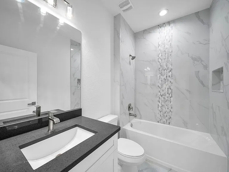 2504 SW 32nd St — Photo 30