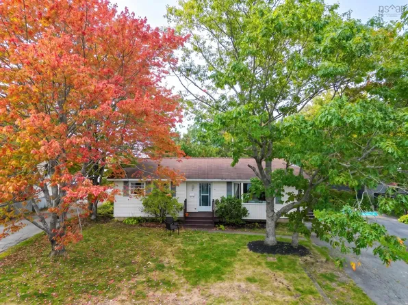 7 Haviland St, Lower Sackville, NS B4C 1Y8