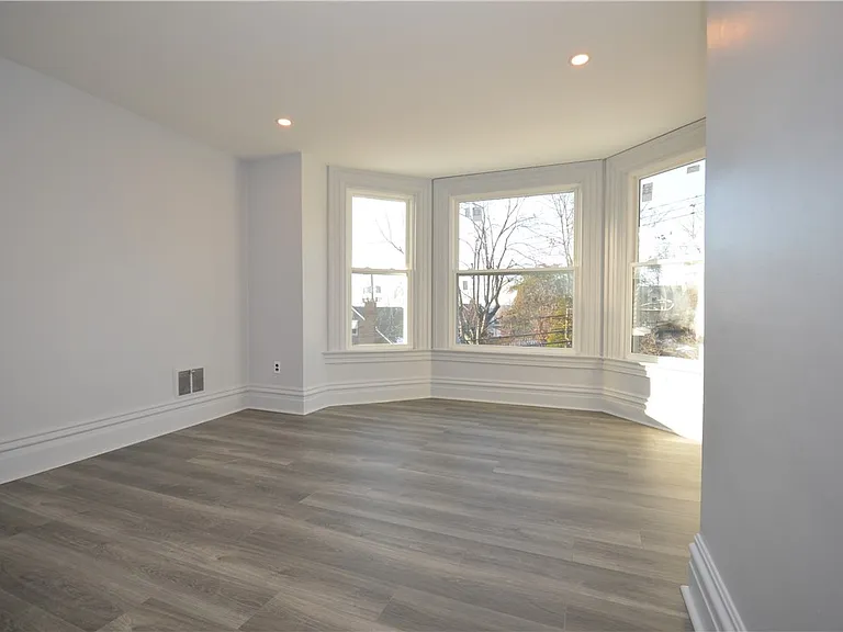 115 Meade Ave — Photo 16
