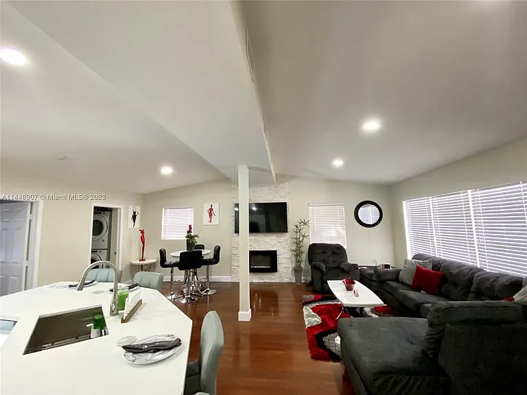 3440 SW 20th St — Photo 8