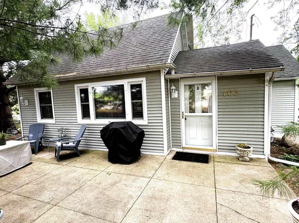 703 E Main St, Brooklyn, IA 52211