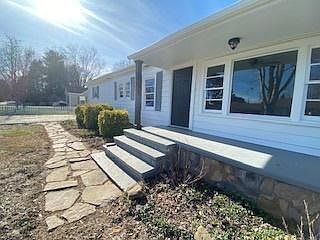 2nd image of 1021 N Dennis Ave