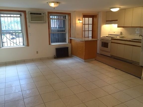 4th image of 226 Leonard St #1