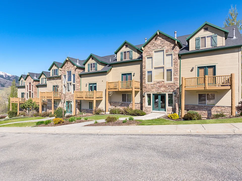 3521 N Fox Run #1-805