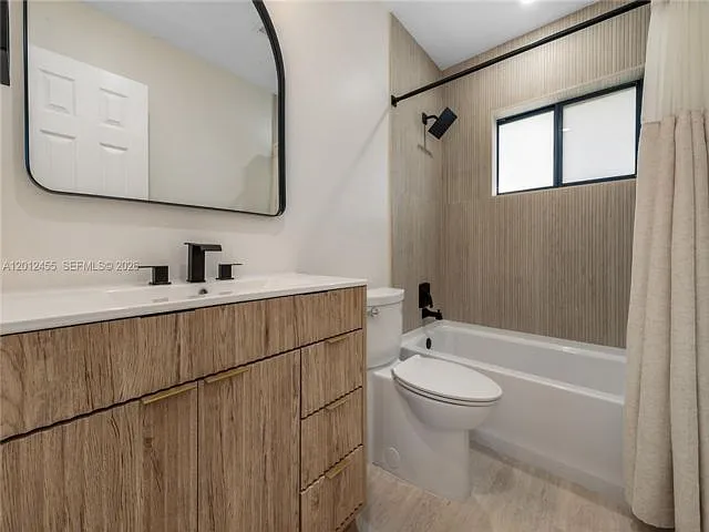 3 bed, 2.0 bath, 1534 sqft, $3,900 — Photo 3