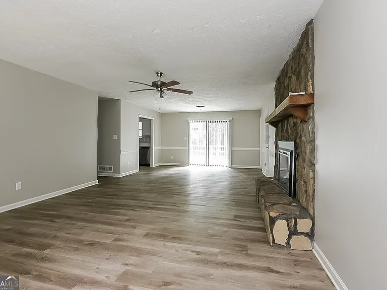 4160 Woodcrest Dr — Photo 6