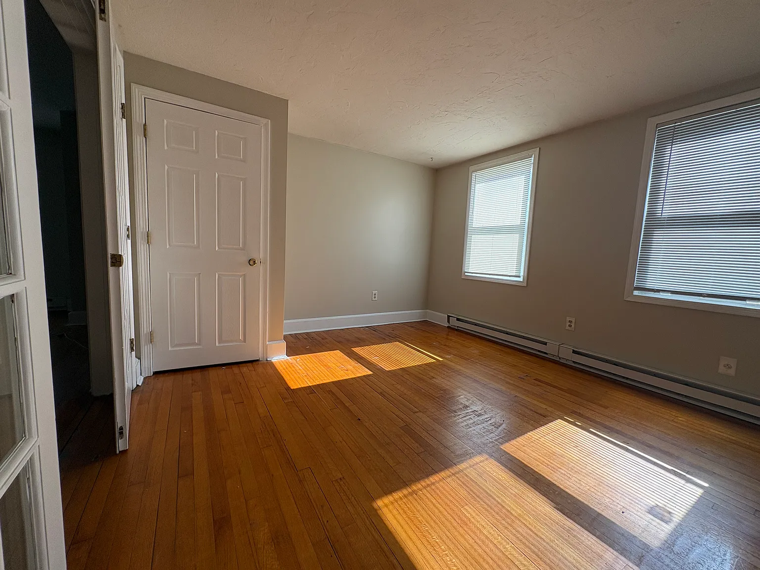 3 bed, $2,100 — Photo 2