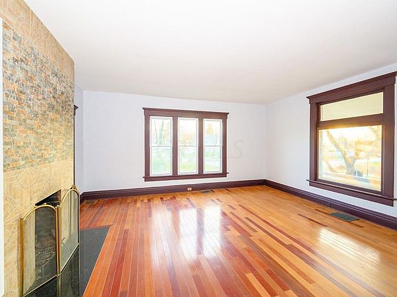4th image of 888 College Ave