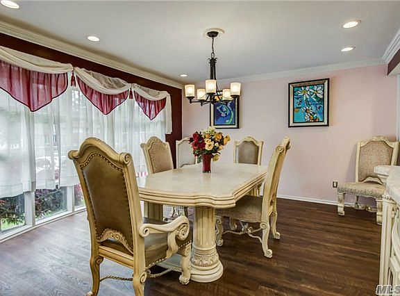 4th image of 14 Fairlawn Dr