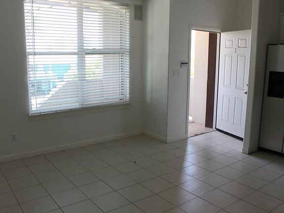 3rd image of 125 E Kingfish St