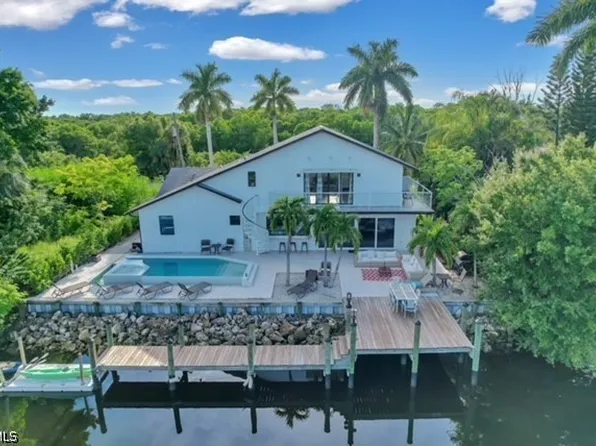 95 Schneider Dr, Fort Myers, FL 33905