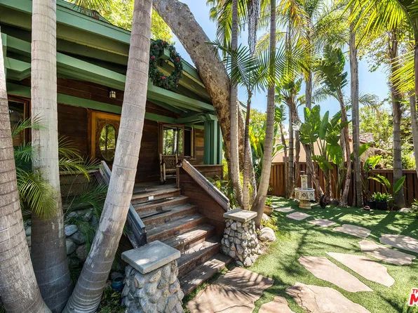 454 N East Rustic Rd, Santa Monica, CA 90402