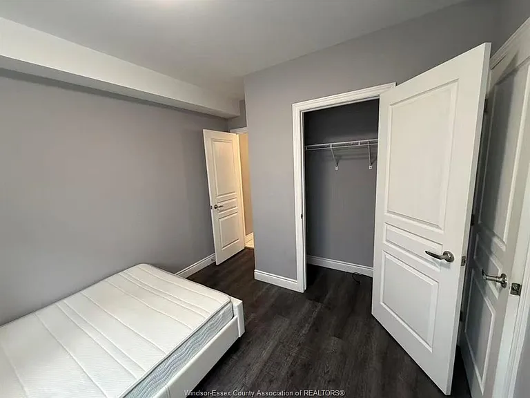 495 McEwan Ave #B — Photo 5
