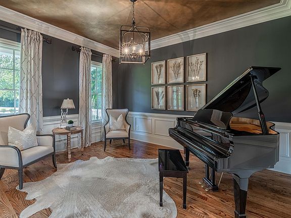 4th image of 2204 Grey Cliff Dr