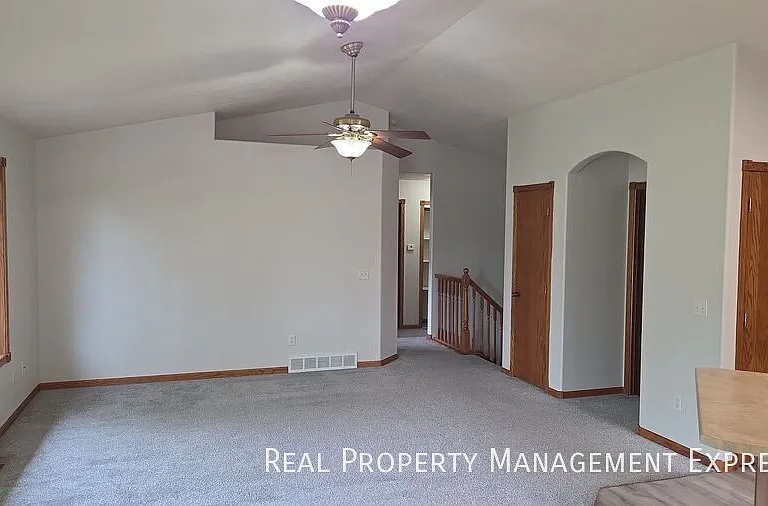 3205 N Aurora Ave — Photo 11